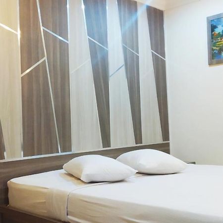 Paradise Hotel 탄중 피낭 외부 사진