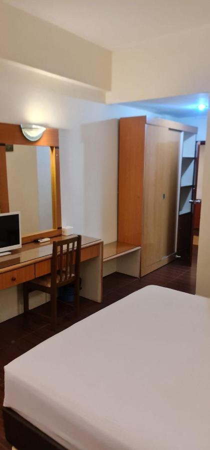 Paradise Hotel 탄중 피낭 외부 사진