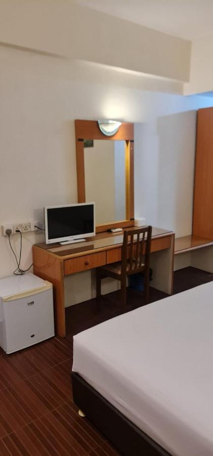 Paradise Hotel 탄중 피낭 외부 사진