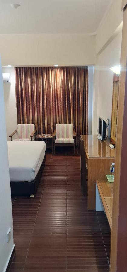 Paradise Hotel 탄중 피낭 외부 사진