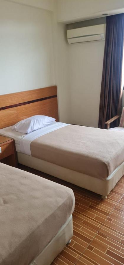Paradise Hotel 탄중 피낭 외부 사진