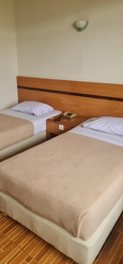 Paradise Hotel 탄중 피낭 외부 사진