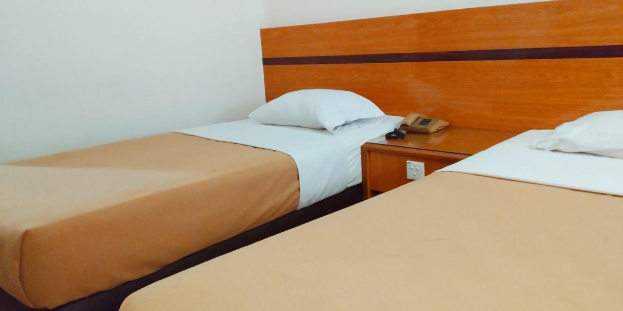 Paradise Hotel 탄중 피낭 외부 사진